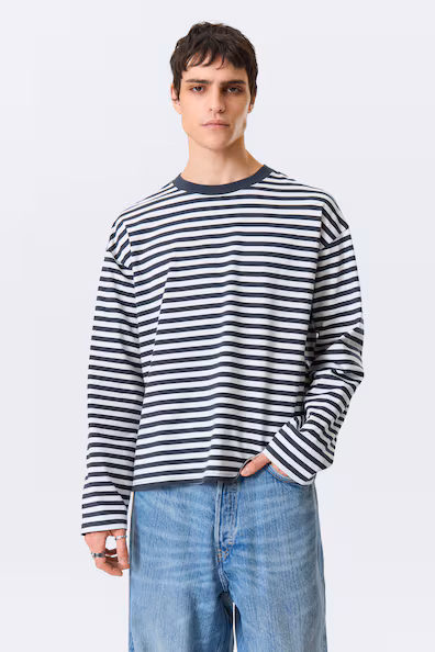 Женская футболка свободного кроя с длинным рукавом