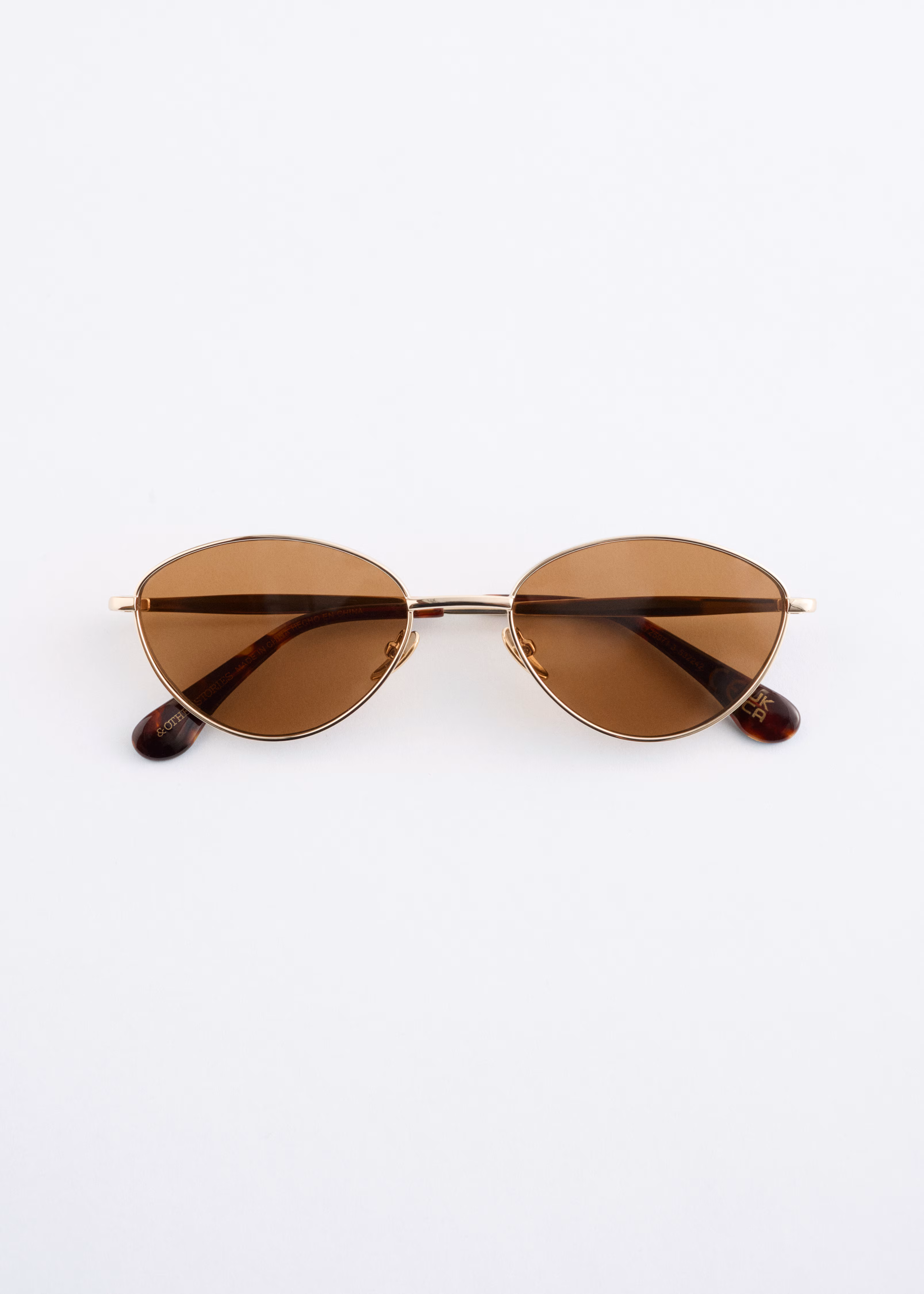 Овальные солнечные очки с металлической оправой- Заказать в России