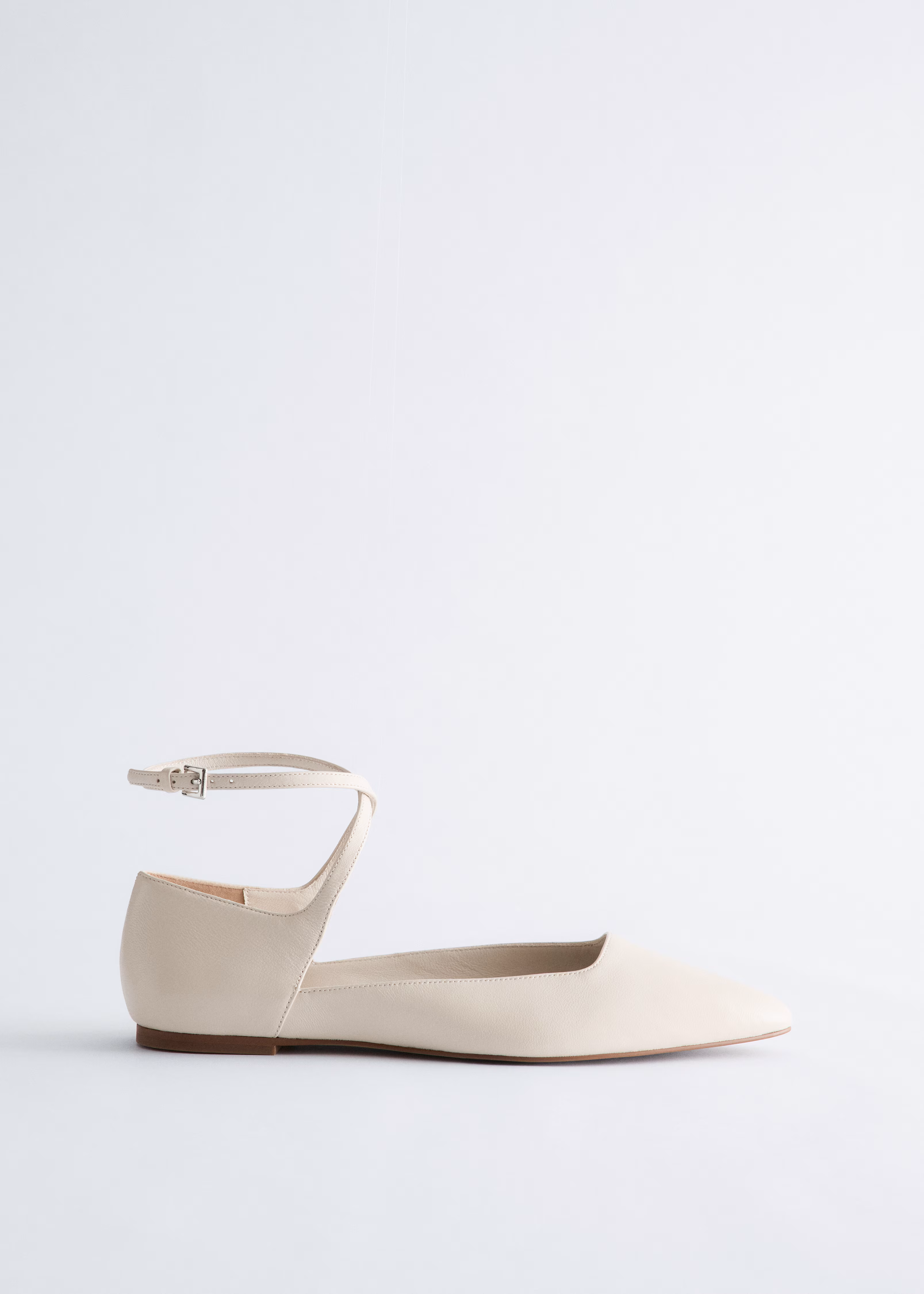 H&M Туфли-балетки из кожи с перекрещивающимися ремешками