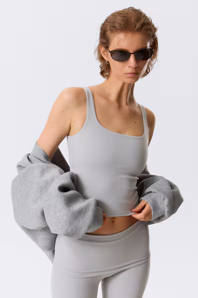 Облегающий кроп-топ для спорта- Заказать в России