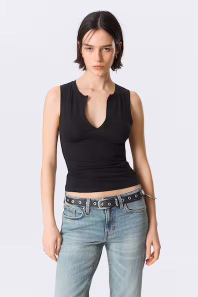 Топ без рукавов с вырезом лодочкой и облегающим силуэтом- Заказать в России