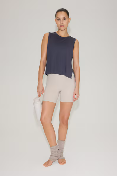 Топ для занятий спортом квадратного кроя с технологией drymove™- Заказать в России