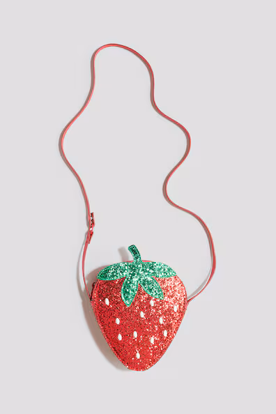 Сумка через плечо с земляникой и пайетками