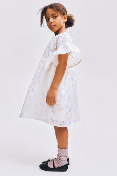 Платье с вышивкой и оборками на рукавах- Заказать в России