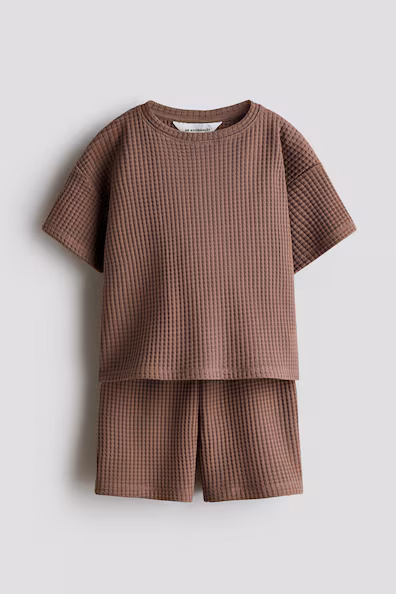 Набор из 2 футболок и шорт- Заказать в России