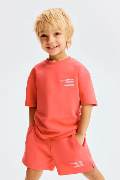 Комплект футболки и шорт из толстовочной ткани- Заказать в России