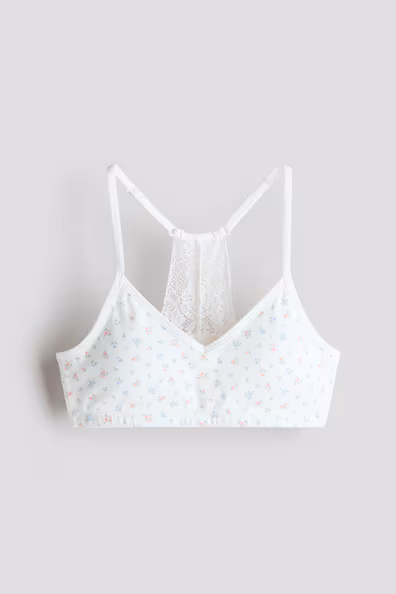 Короткий топ с кружевом