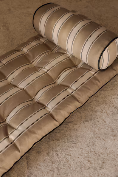 Большая подушка для уличного кресла- Заказать в России