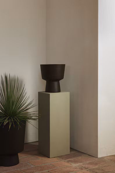 Металлическая ваза