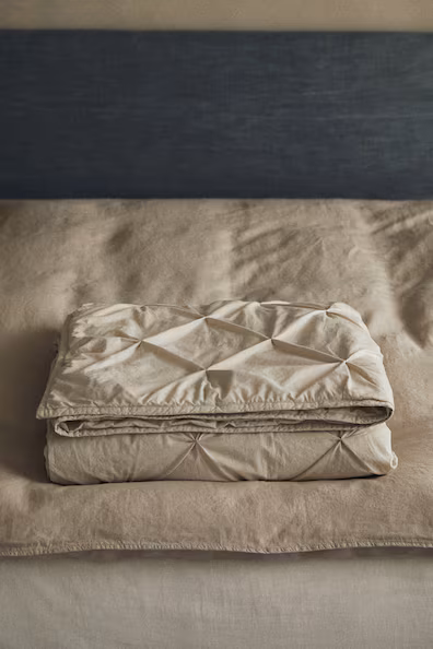 Покрывало с рельефным узором