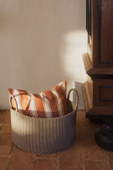 Большая пластиковая корзина для хранения