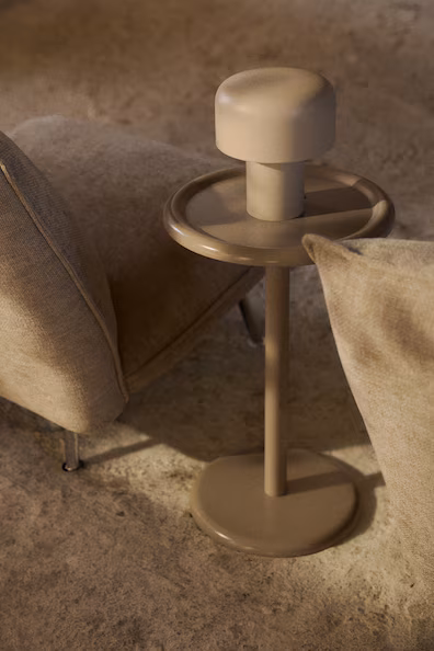 Металлический столик для подставки- Заказать в России