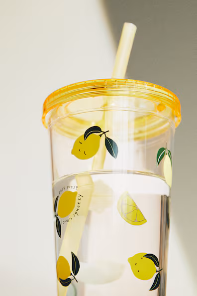 Пластиковый кружка с узором и трубочкой