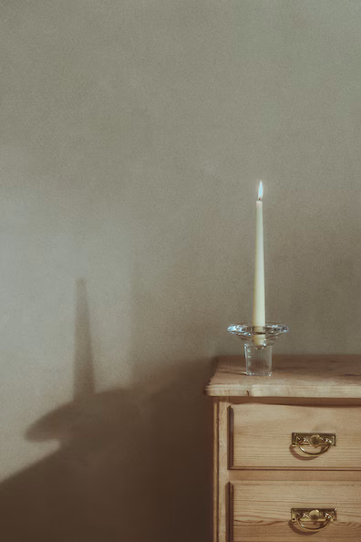 Высокий подсвечник из стекла