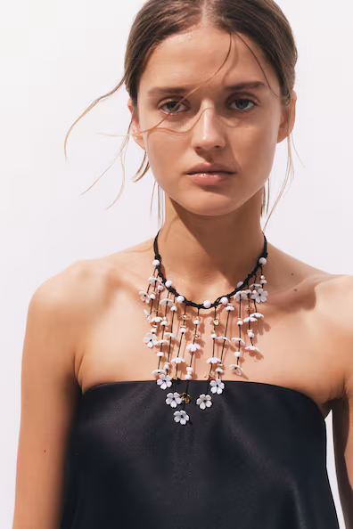 Каскадное колье из шнурка- Заказать в России