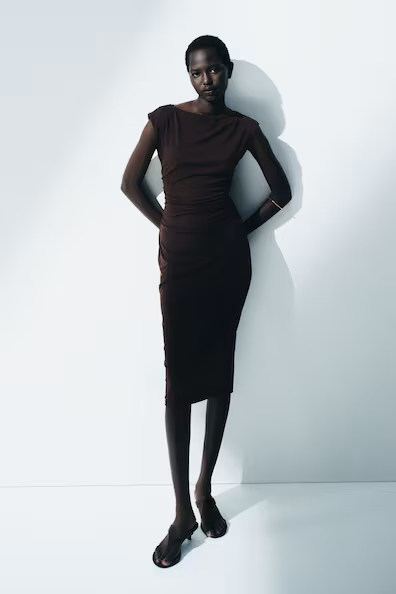 Платье с короткими рукавами