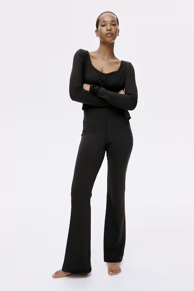 H&M Брюки с расклешенными штанинами из мягкого трикотажа