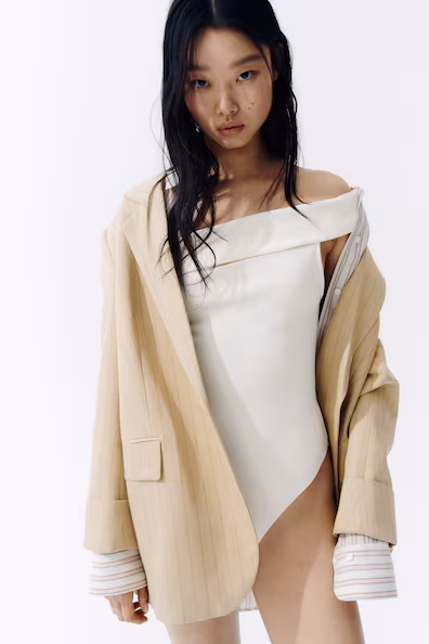 Боди на запах с открытыми плечами