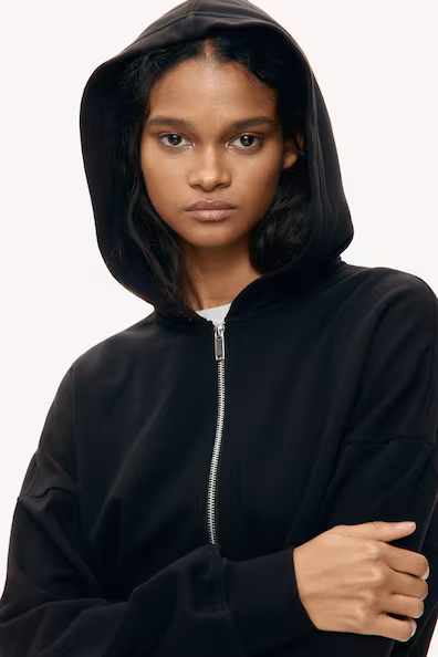 Короткое пальто с капюшоном и молнией