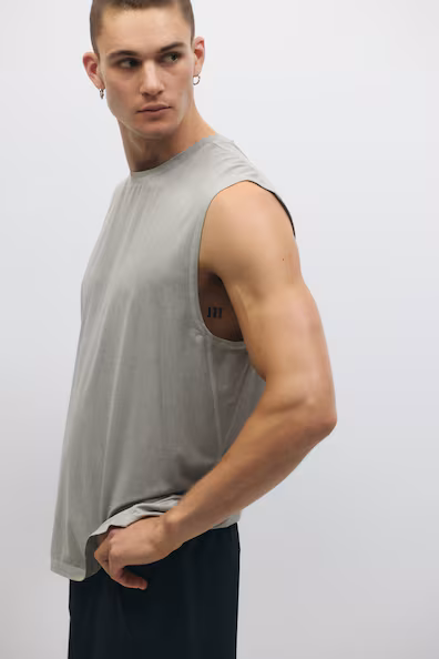 Топ для занятий спортом regular fit с технологией drymove™- Заказать в России