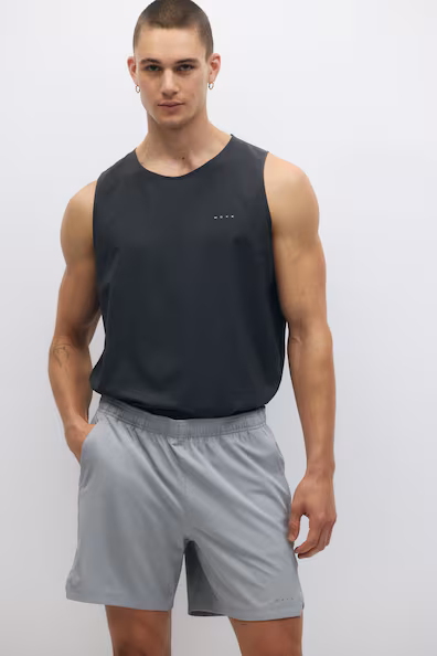 Спортивные шорты с технологией drymove™- Заказать в России