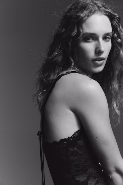 Боди на тонких бретелях из кружева- Заказать в России