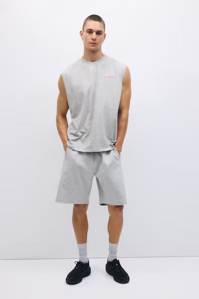 Топ спортивный без рукавов свободного кроя с технологией DRYMOVE™