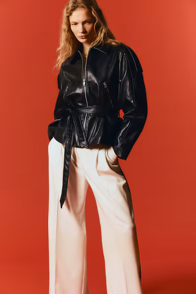 Пальто из обтягивающей ткани с завязками- Заказать в России