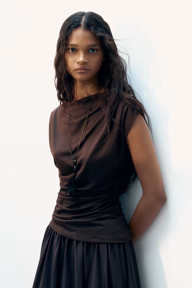 Свитер с драпировкой с лодочкой- Заказать в России