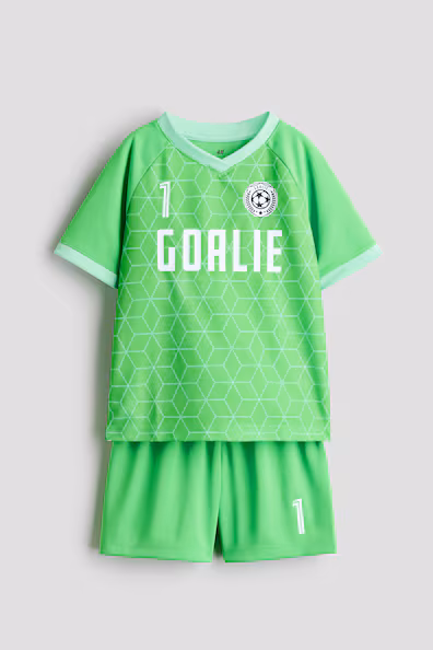 Комплект футбольной экипировки- Заказать в России
