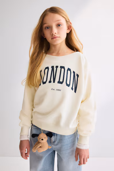 Платье оверсайз с открытыми плечами