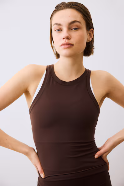 Топ для спорта без рукавов slim fit с технологией softmove™- Заказать в России