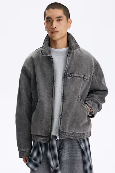 Джинсовая куртка в стиле oversized
