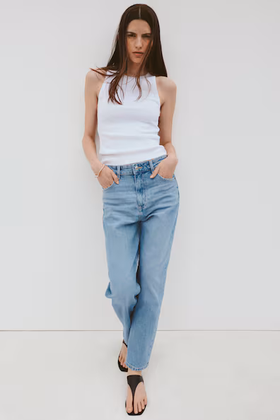 Джинсы mom slim fit с высокой талией и укороченным низом