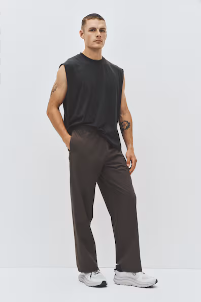 Спортивные брюки с технологией drymove™ regular fit- Заказать в России