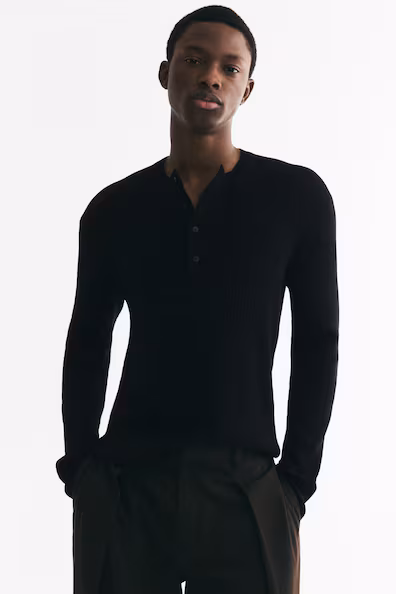 H&M Вязаный свитер в рубчик с пуговицами SLIM FIT