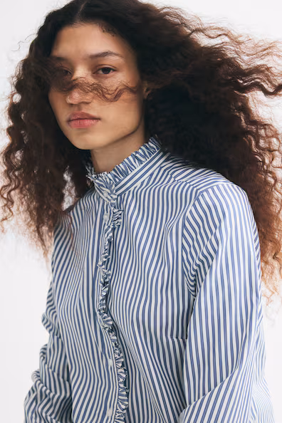 H&M Блузка с застежкой спереди и оборками