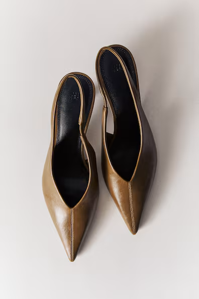 Босоножки с ремешком и каблуком-китен