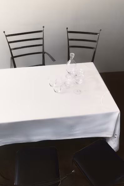 Вышитая скатерть