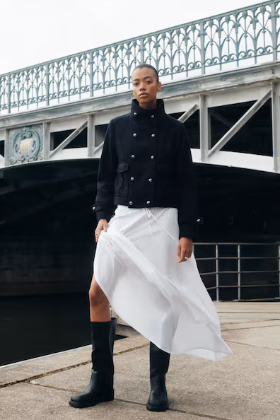 Приталенное пальто с воротником-стойкой- Заказать в России