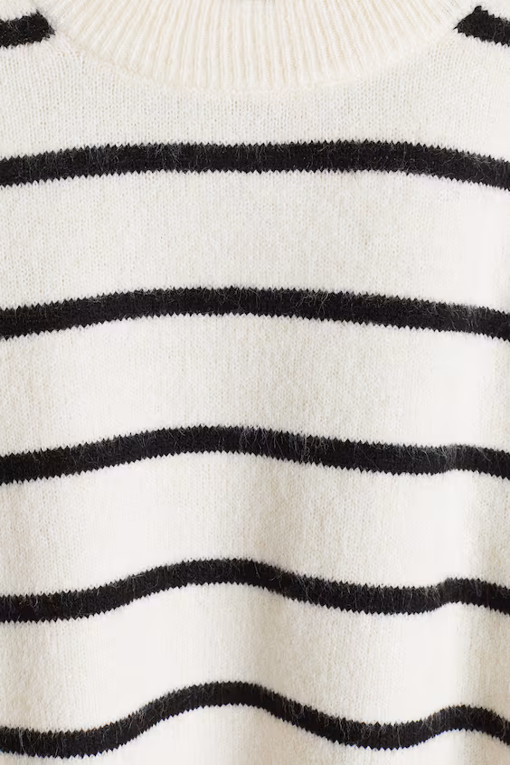 Свитер из мягкой ткани