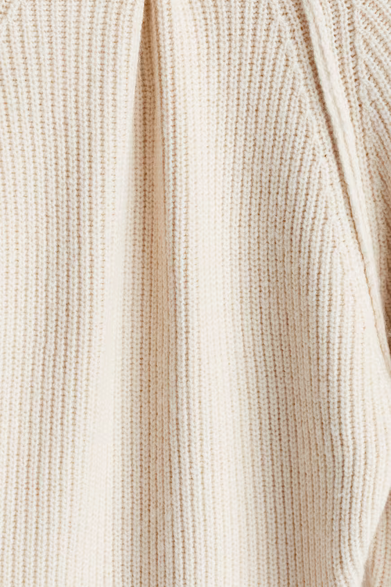 Платье с высоким воротом из вязаного рубчика