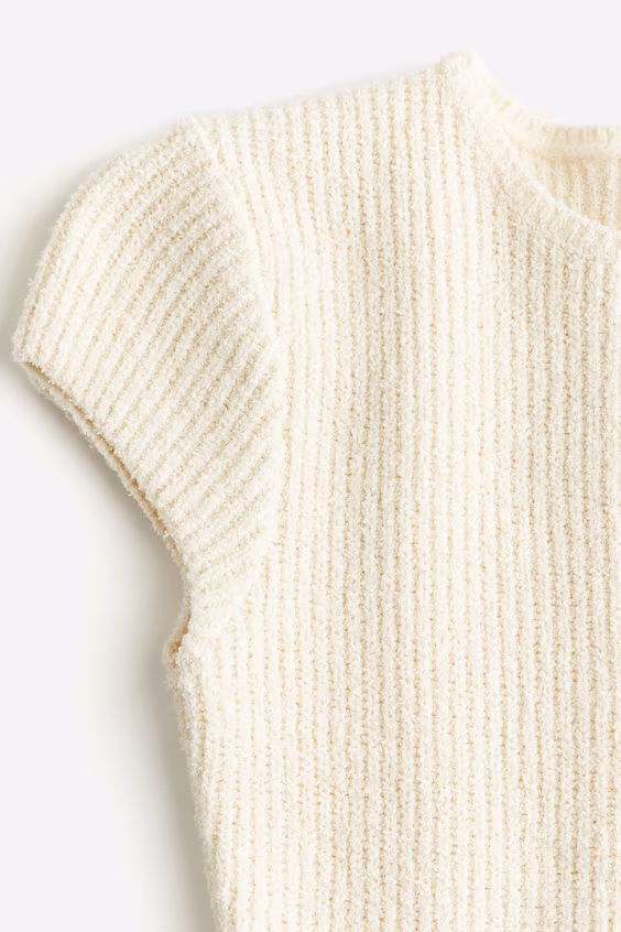 Кофта в рубчик с рукавами, закрывающими плечо