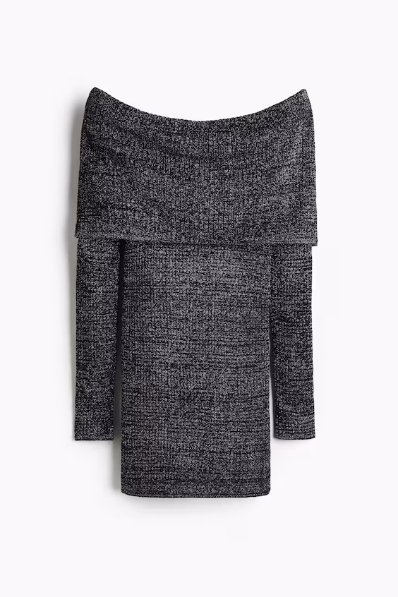 Блестящее платье с открытыми плечами