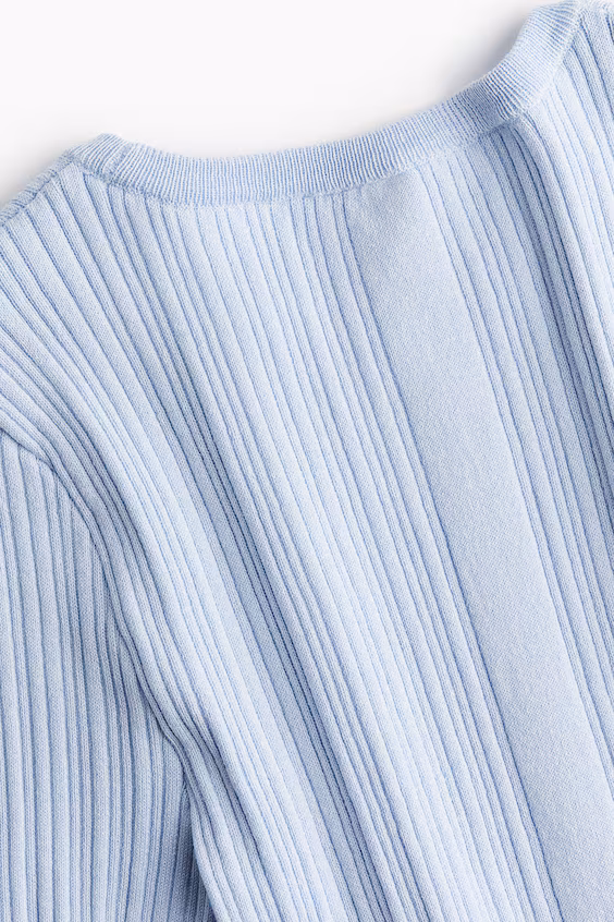 Вязаное платье в полоску из рубчика