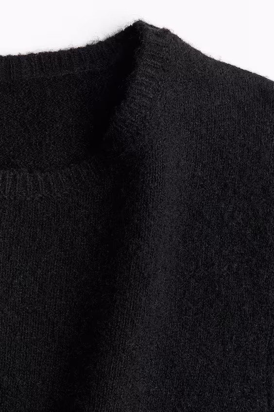 Футболка из тонкой вязаной ткани