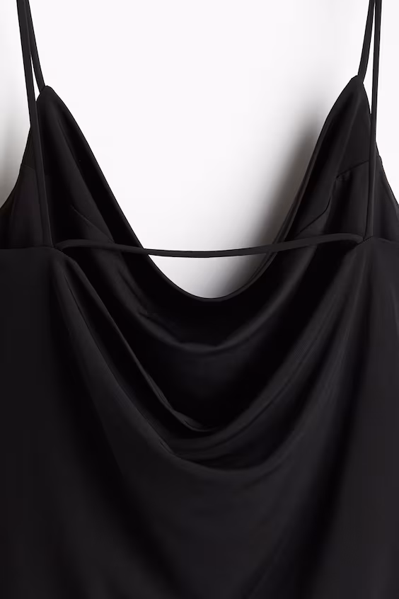 Топ с тонкими бретелями и драпированным вырезом