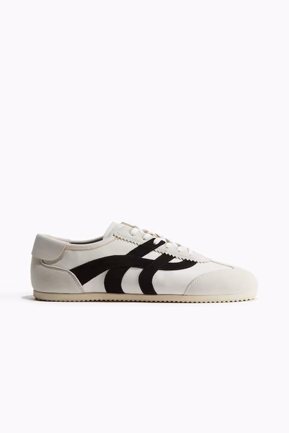 Кроссовки из замши