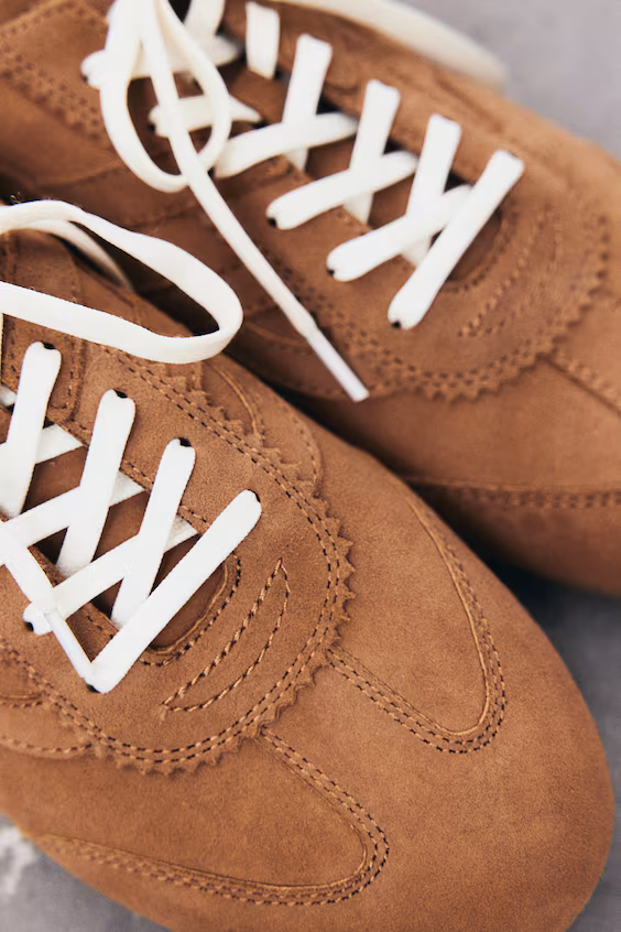 Кроссовки из замши