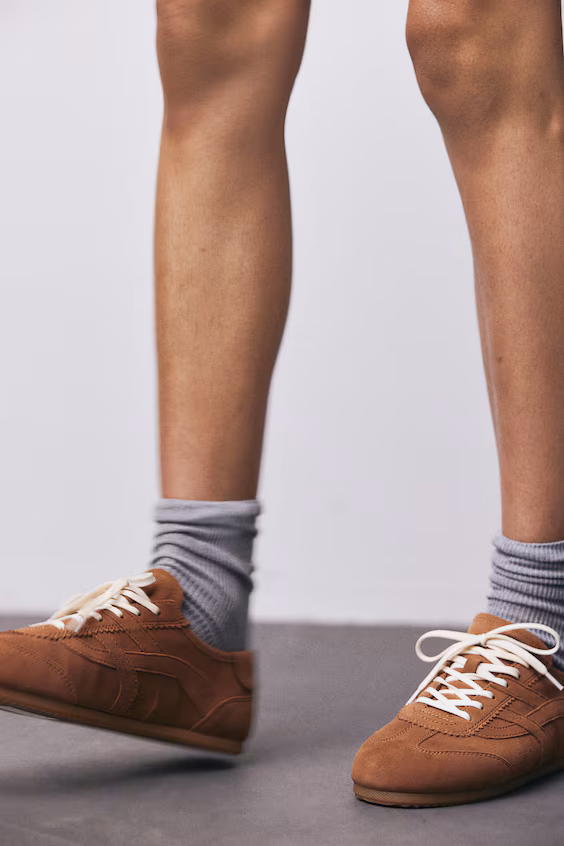 Кроссовки из замши